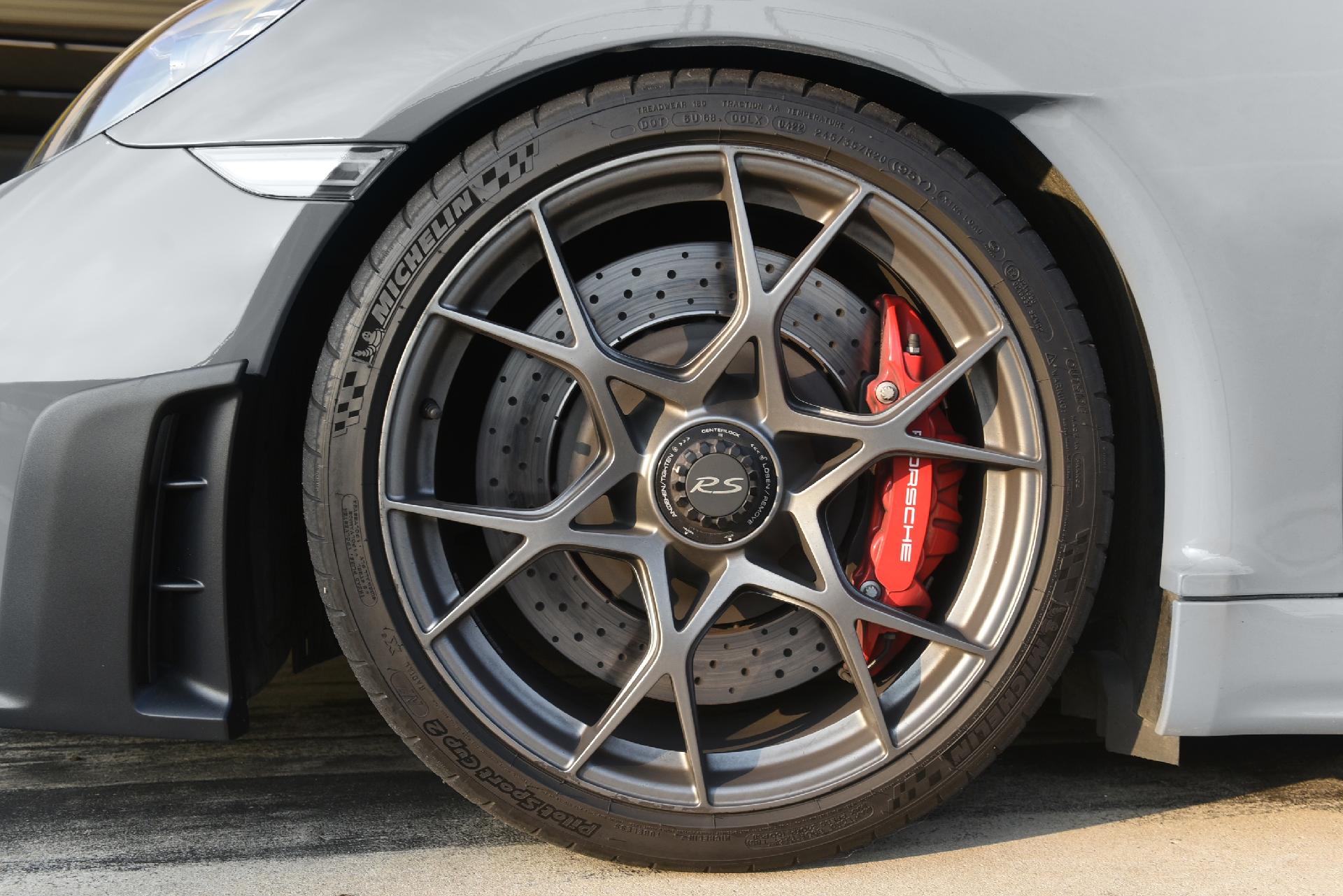Porsche 718 Cayman GT4 RS - Divulgação