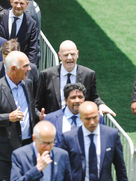 Autoridades, entre elas Gianni Infantino, presidente da Fifa, começam a deixar o velório de Pelé - Marcelo Justo/UOL
