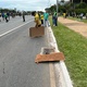 Terroristas escondem as pedras arremessadas contra a polícia para dizer que é uma manifestação pacífica. - Lucas Borges Teixeira/UOL
