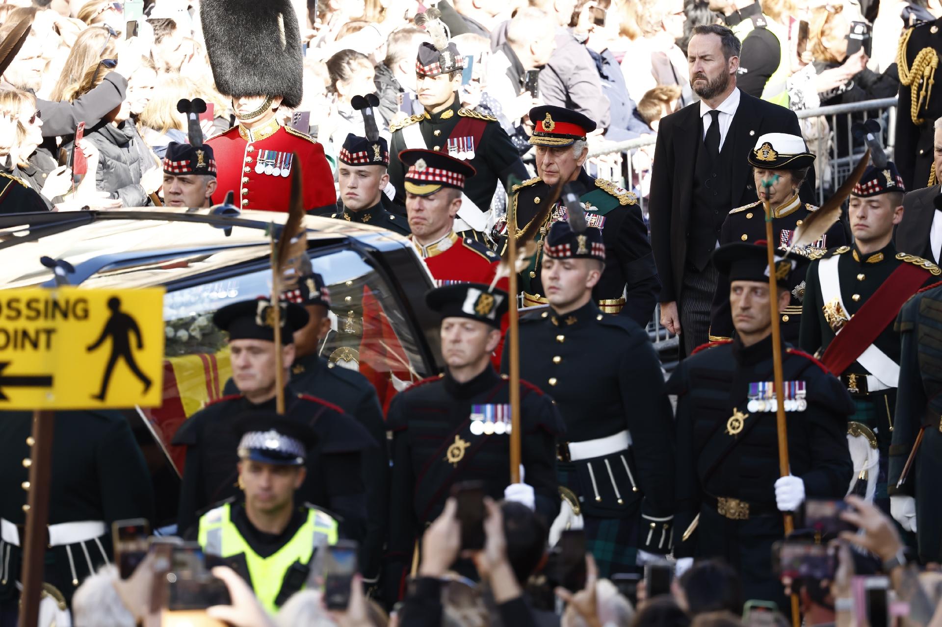     Reina Isabel: el cadáver del rey sale en procesión - Jeff J. Mitchell / Getty Images