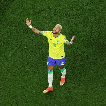 Camisa 10 balançou as redes em pênalti e participou do gol de Vinicius Júnior - Lars Baron/Getty Images