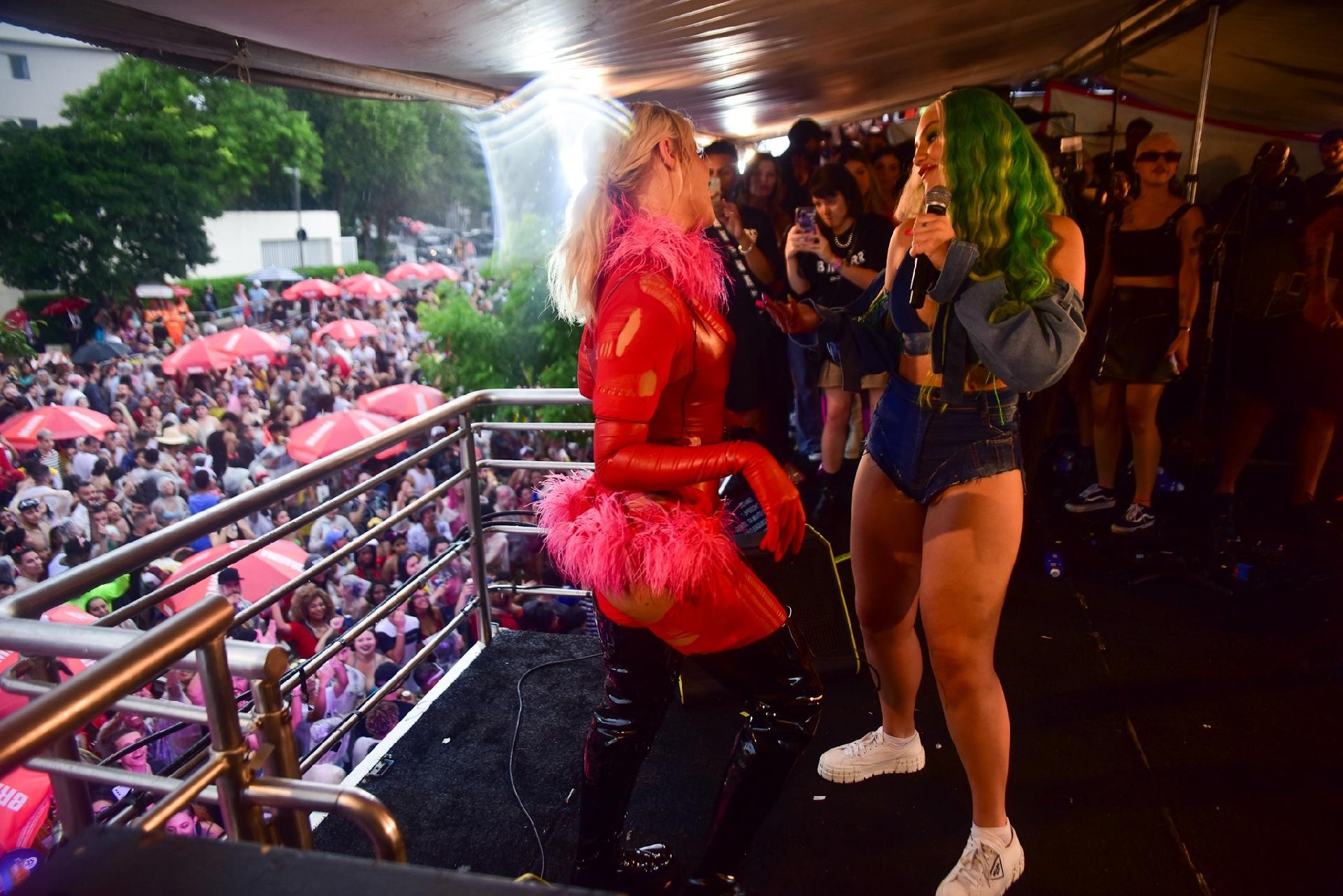 Vivi faz sua estreia cantando ao vivo no bloco de Luisa Sonza - Leo Franco / AgNews