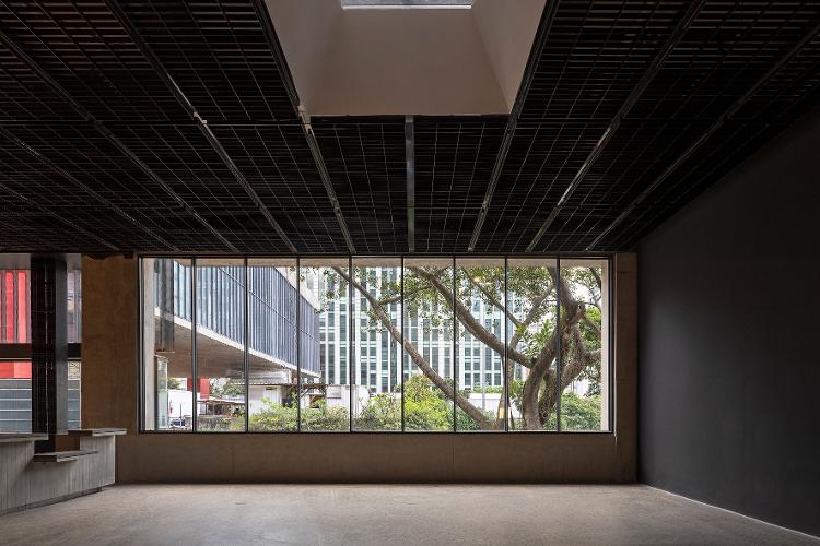 Vista do prédio histórico a partir do novo edifício Vista do prédio histórico a partir do novo edifício