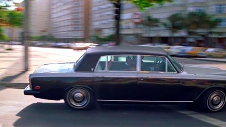 Silver Shadow foi conduzido pelo motorista particular do respectivo dono em '007 contra o Foguete da Morte'