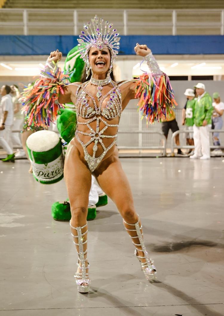 Viviane Araújo no ensaio técnico da Mancha Verde