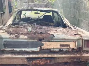 Carrões da casa abandonada: coleção milionária é achada na Guarapiranga