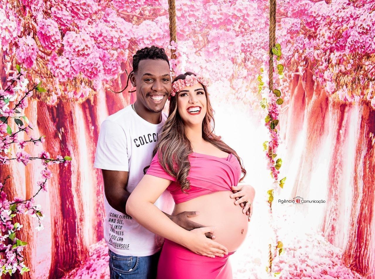 Mc Kekel e Sabrina Lacerda fazem ensaio fofo na reta final da gravidez de Helena - Agência E! Comunicação/ Erica Rodrigues