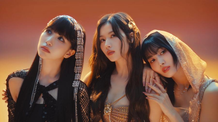 Momo, Mina e Sana, do grupo Twice - JYP