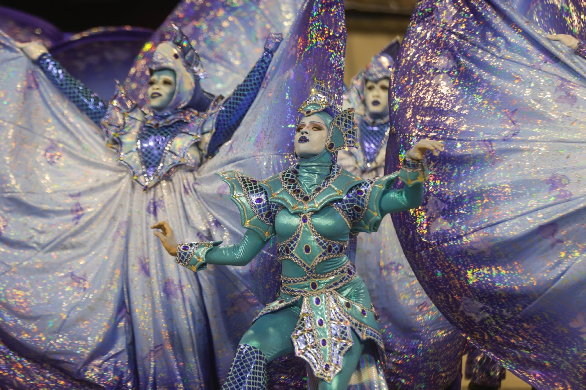 Comissão de frente da Acadêmicos do Tatuapé mostra "encantos do mar de Paraty" em desfile - Ricardo Matsukawa/UOL