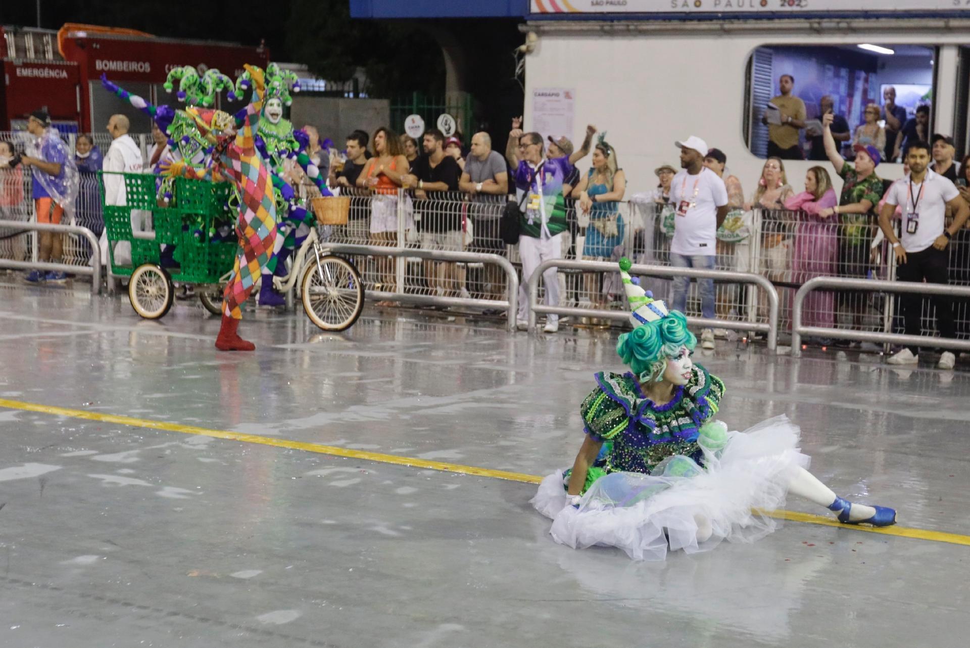 Vila Maria honra história do bairro e da escola em samba-enredo - Ricardo Matsukawa/UOL