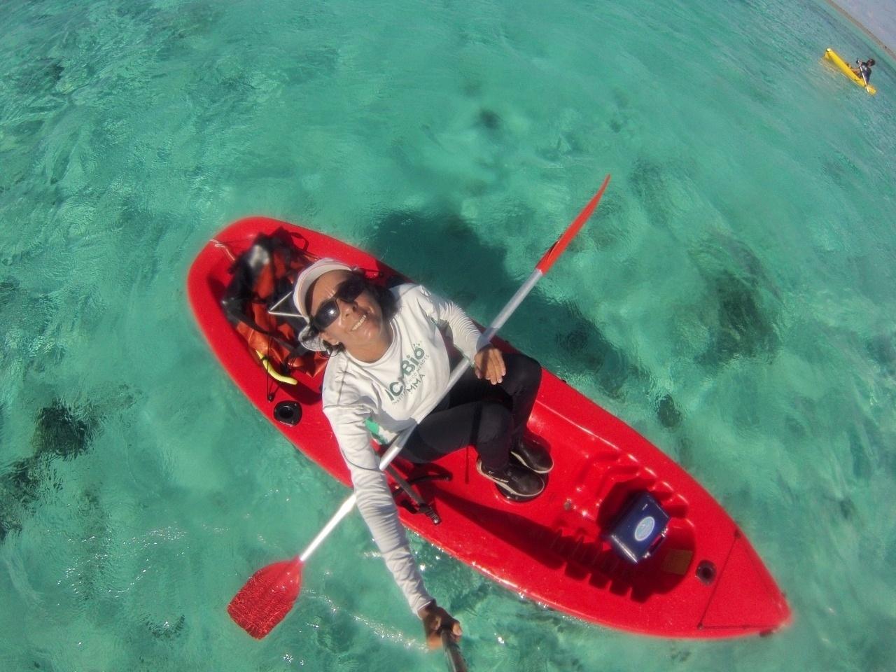 Maurizélia durante trabalho de campo no Atol das Rocas - Arquivo Pessoal