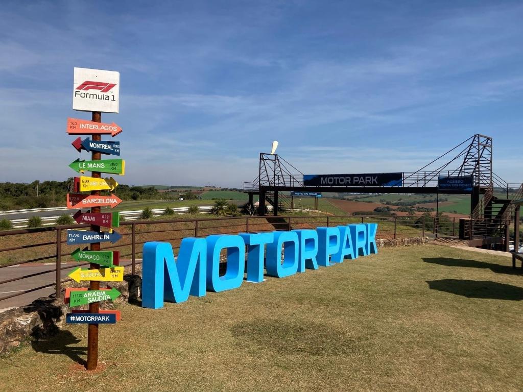 Interior de SP ganha novo parque temático para quem é apaixonado por carros  - 22/07/2022 - UOL Nossa