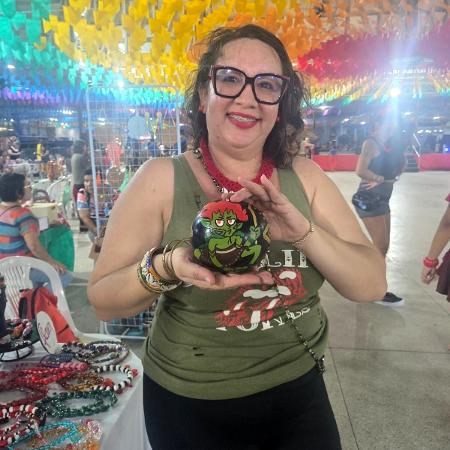 Curupira pintado na cuia, vendido pela artesã Vânia Queiroz Curupira pintado na cuia, vendido pela artesã Vânia Queiroz