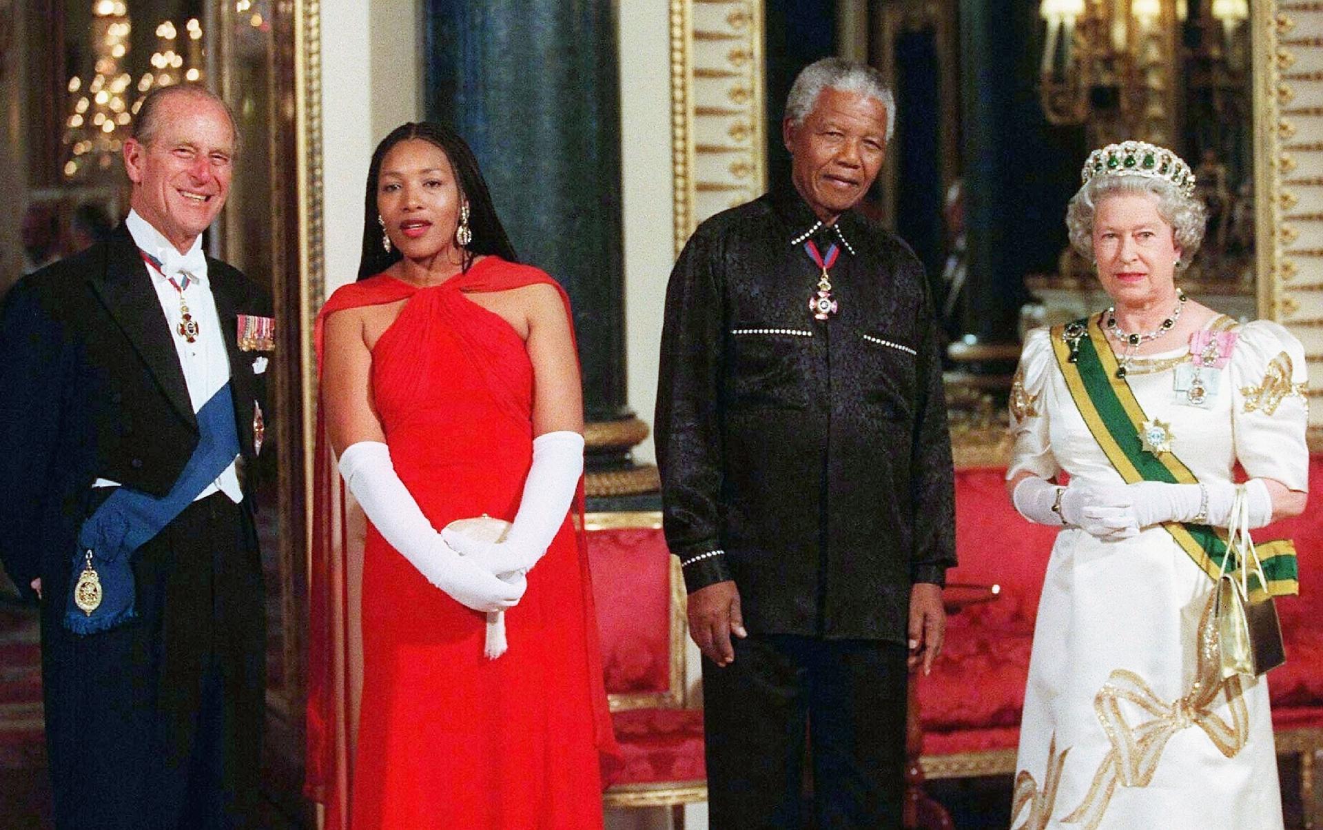 Queen  Elizabeth welcomes Nelson Mandela - Getty Images