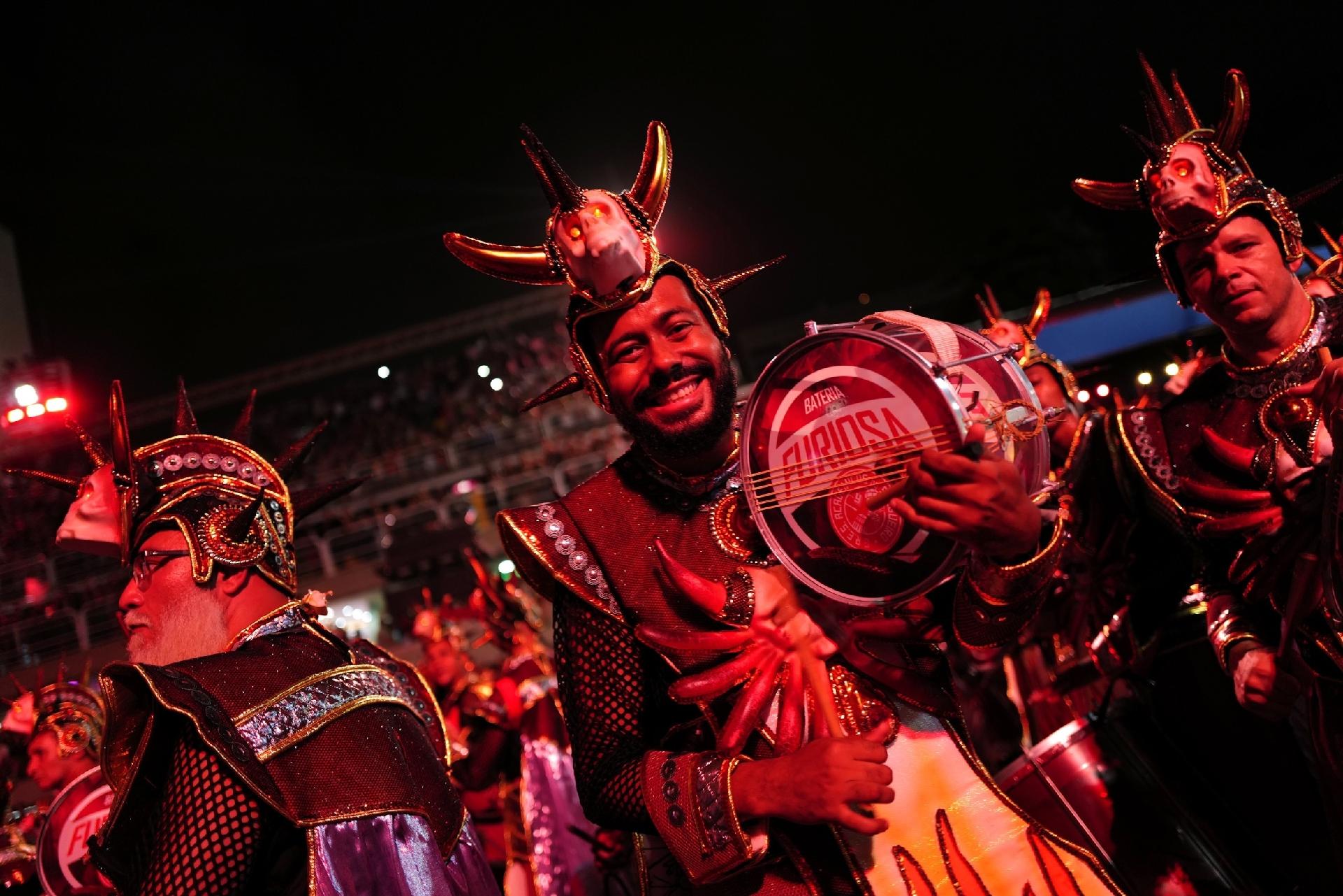 Vermelho e Branco faz homenagem a Joãosinho Trinta - Lucas Landau/ UOL