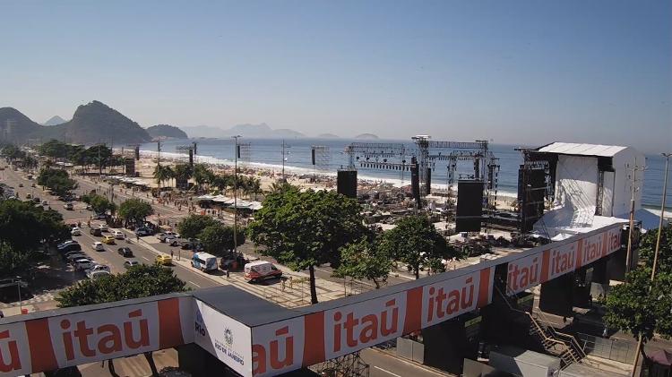 Passarela que liga o Copacabana Palace ao palco do show 