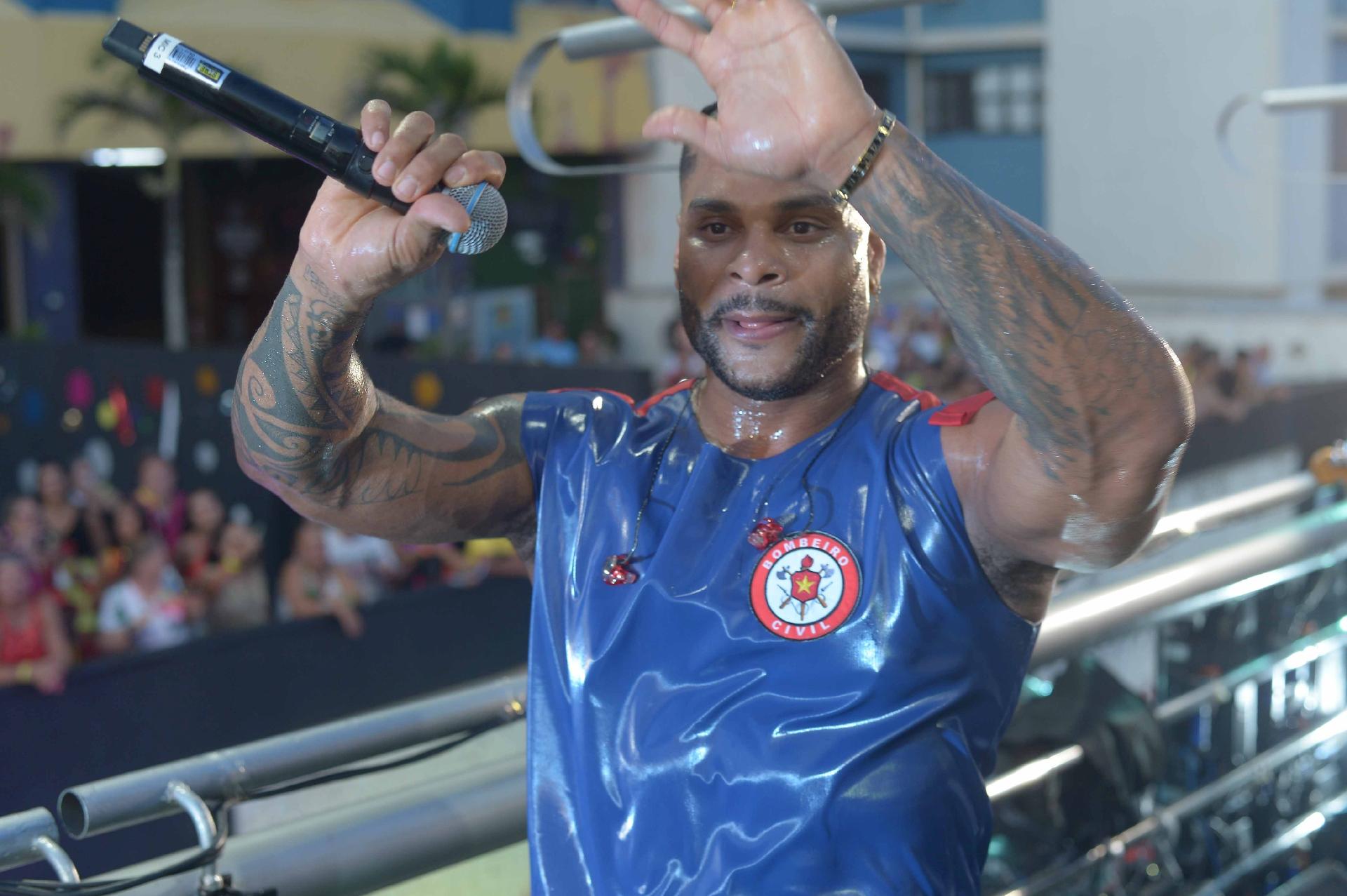 Parangole e Sheila Carvalho - André muzell/ Agnews