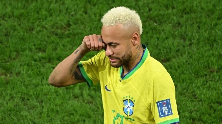 Neymar chorando após a eliminação do Brasil para a Croácia nos pênaltis - INA FASSBENDER / AFP
