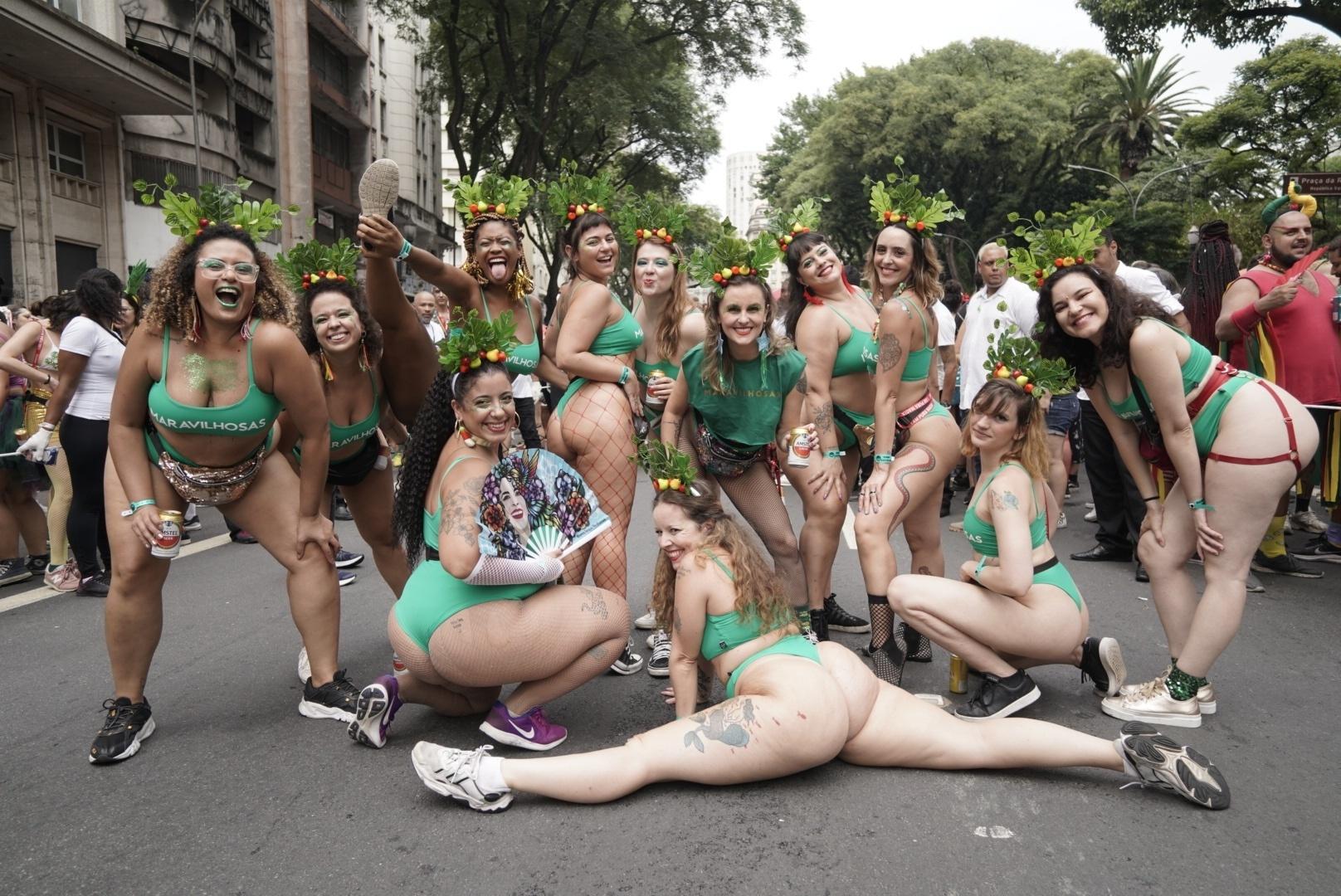 Grupo festeja no Tarado Ni Você - André Porto/UOL