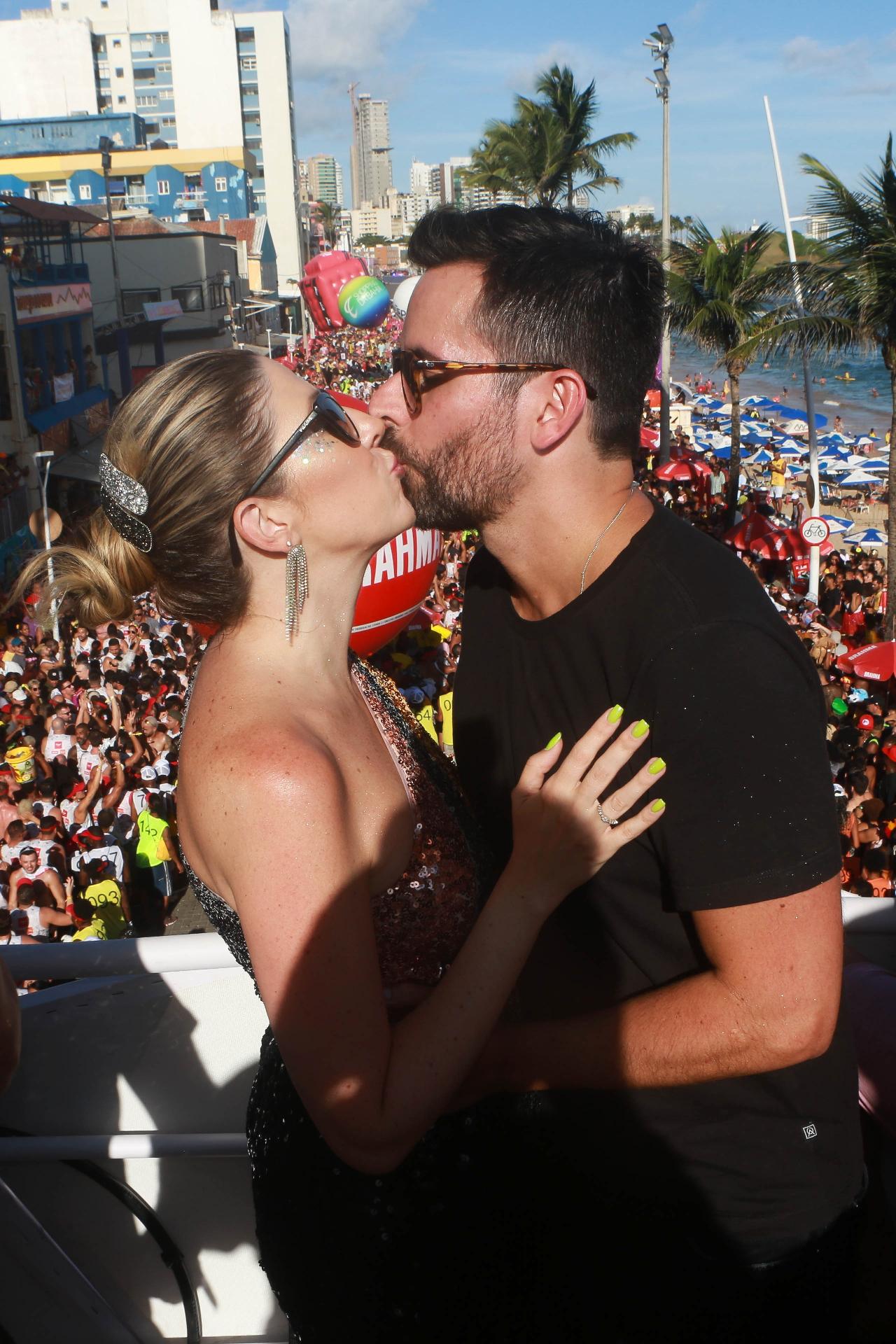 Dani Calabresa e o marido também aproveitam trio de Ivete em Salvador - Dilson Silva e Wesley Costa/ AgNews