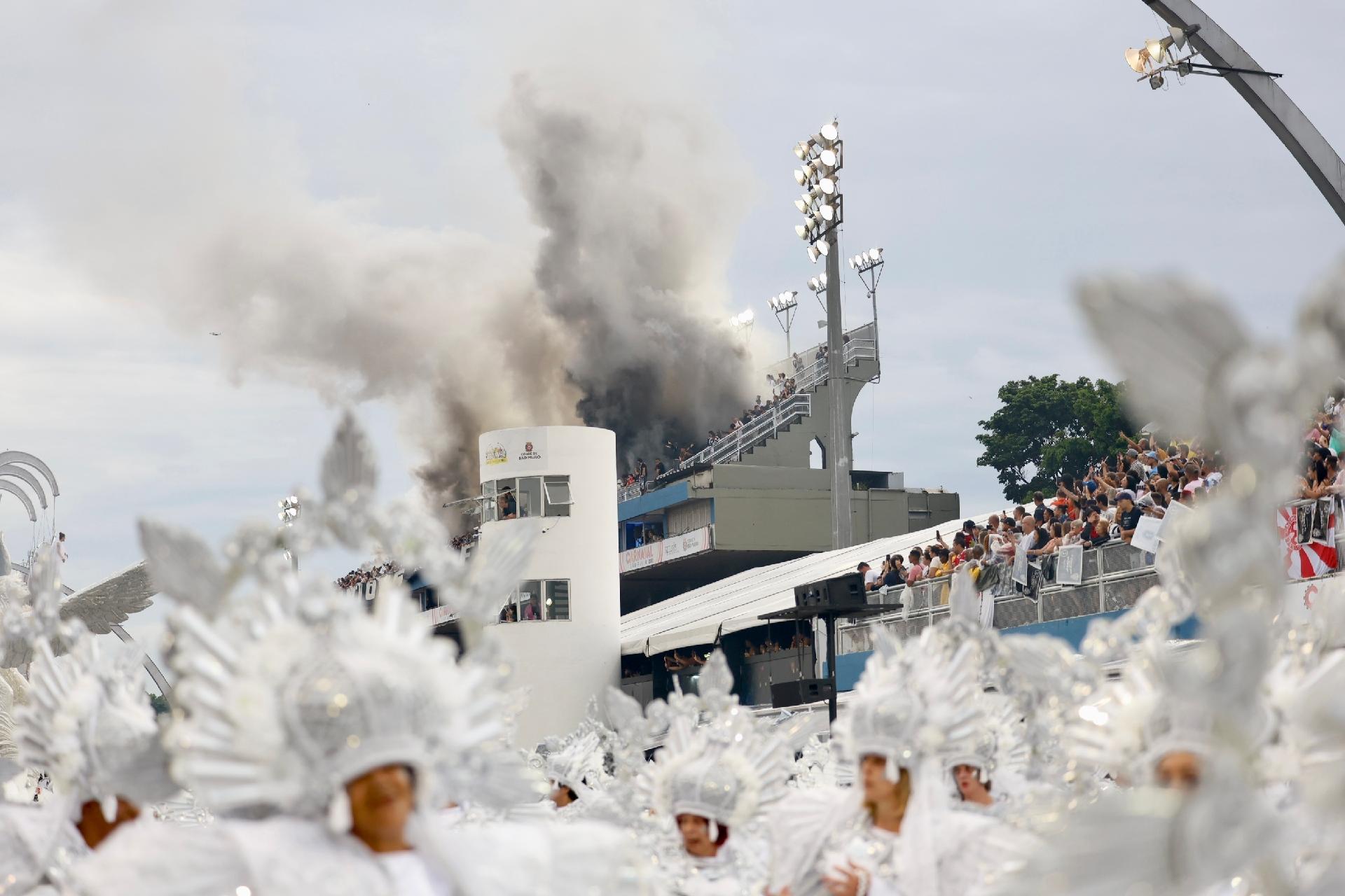 Gaviões da Fiel desfilou com enredo contra a intolerância religiosa - Mariana Pekin / UOL