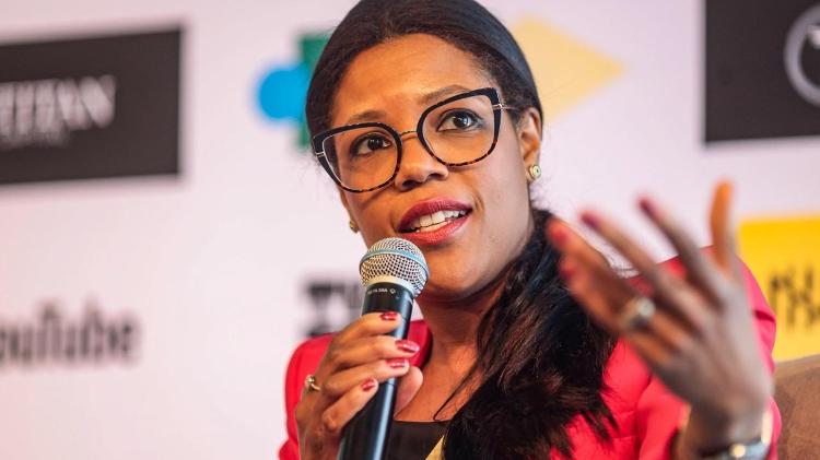 Flávia Santos Lloyd Flávia Santos Lloyd