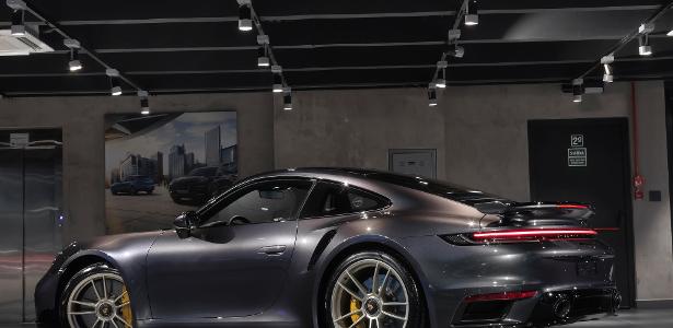 Carro mais preto do mundo': Vídeo mostra transformação de Porsche 911;  assista, Mundo