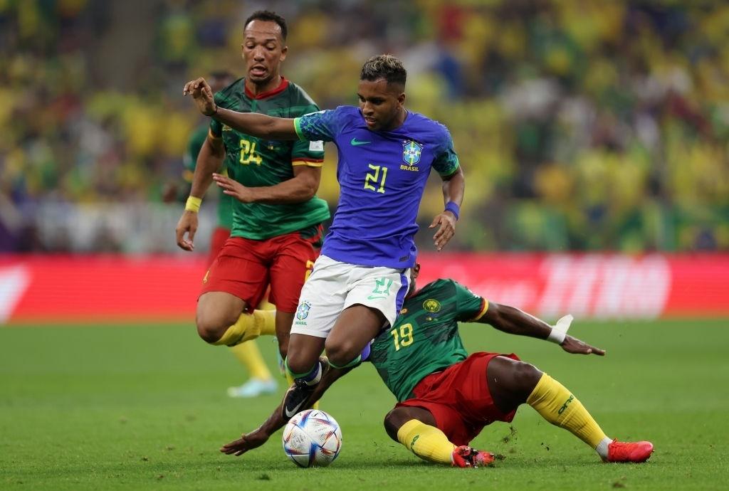 Rodrygo competes during a match between Brazil and Cameroon - Clive Brunskill/Getty Images