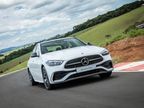 Este Mercedes CLA AMG de corrida esta à venda mais barato que um Classe A