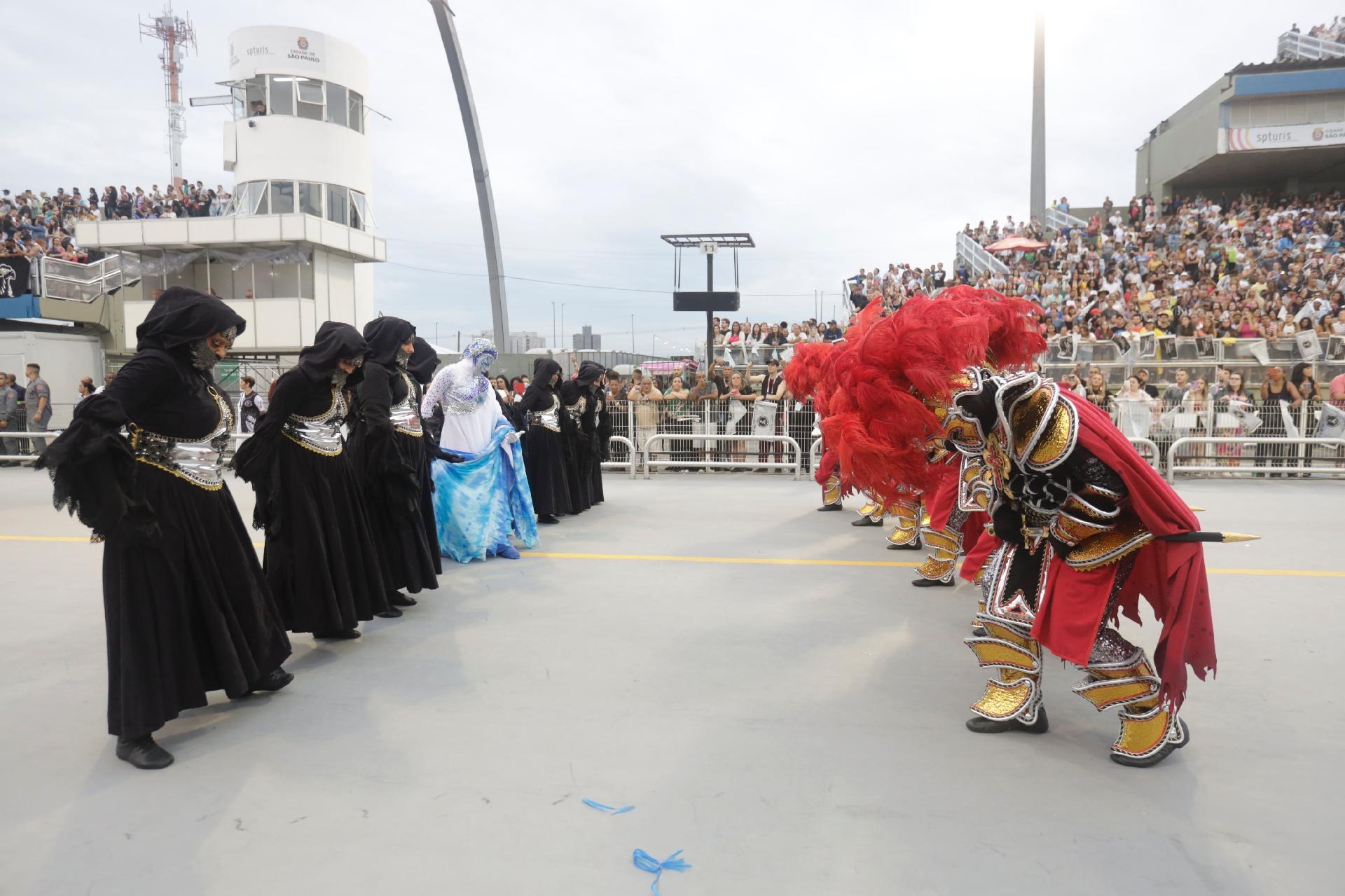 Gaviões da Fiel desfilou com enredo contra a intolerância religiosa - Ricardo Matsukawa / UOL