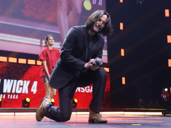 CCXP: Keanu Reeves se ajoelha para brasileiros: 'De tirar o fôlego'