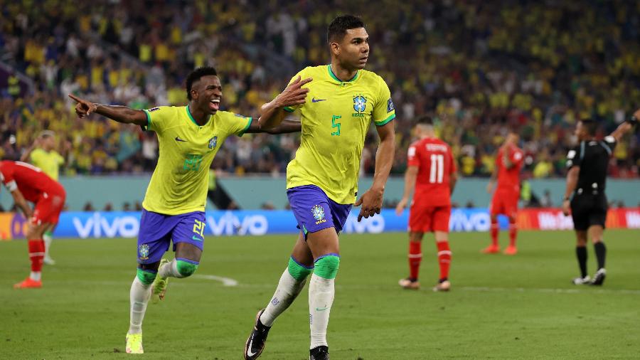 Casemiro comemora após marcar para o Brasil contra a Suíça na Copa do Mundo do Qatar - Clive Brunskill / Equipe