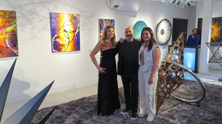 Edilaine e Hermes Santis e a filha Nicole Caldas Santos. Edilaine e Hermes Santis e a filha Nicole Caldas Santos.