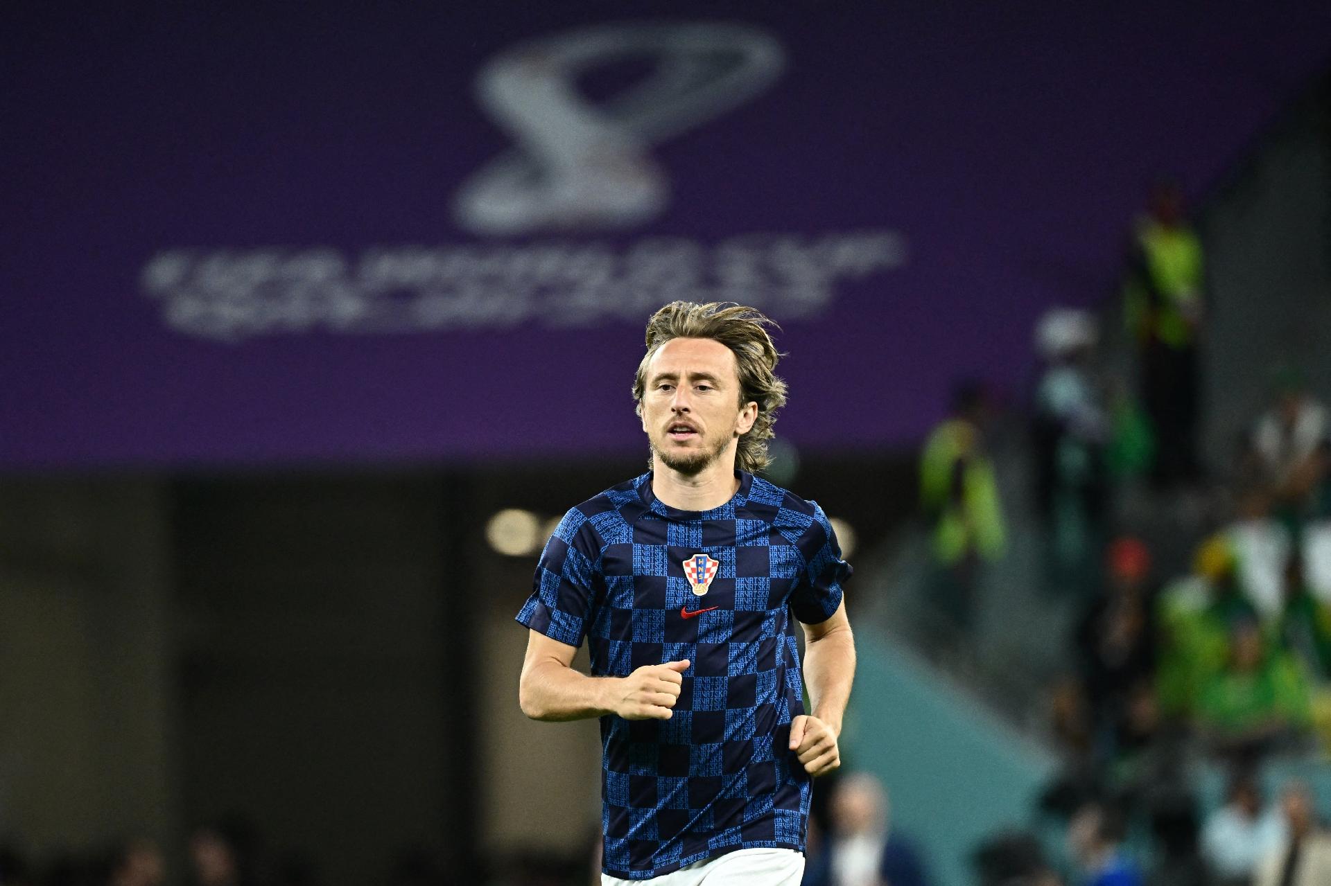 Modric no aquecimento para partida entre Croácia e Brasil nas quartas de final da Copa - JEWEL SAMAD / AFP