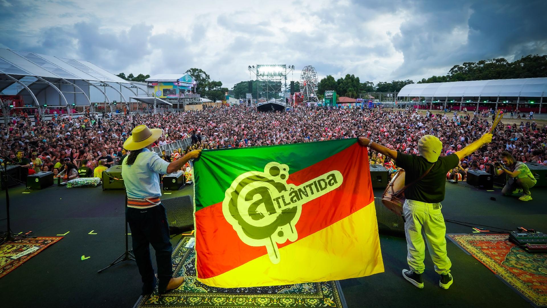 Neto e Ernesto Fagundes durante a 26ª edição do Planeta Atlântida. - Cesar Lopes/Agência Preview