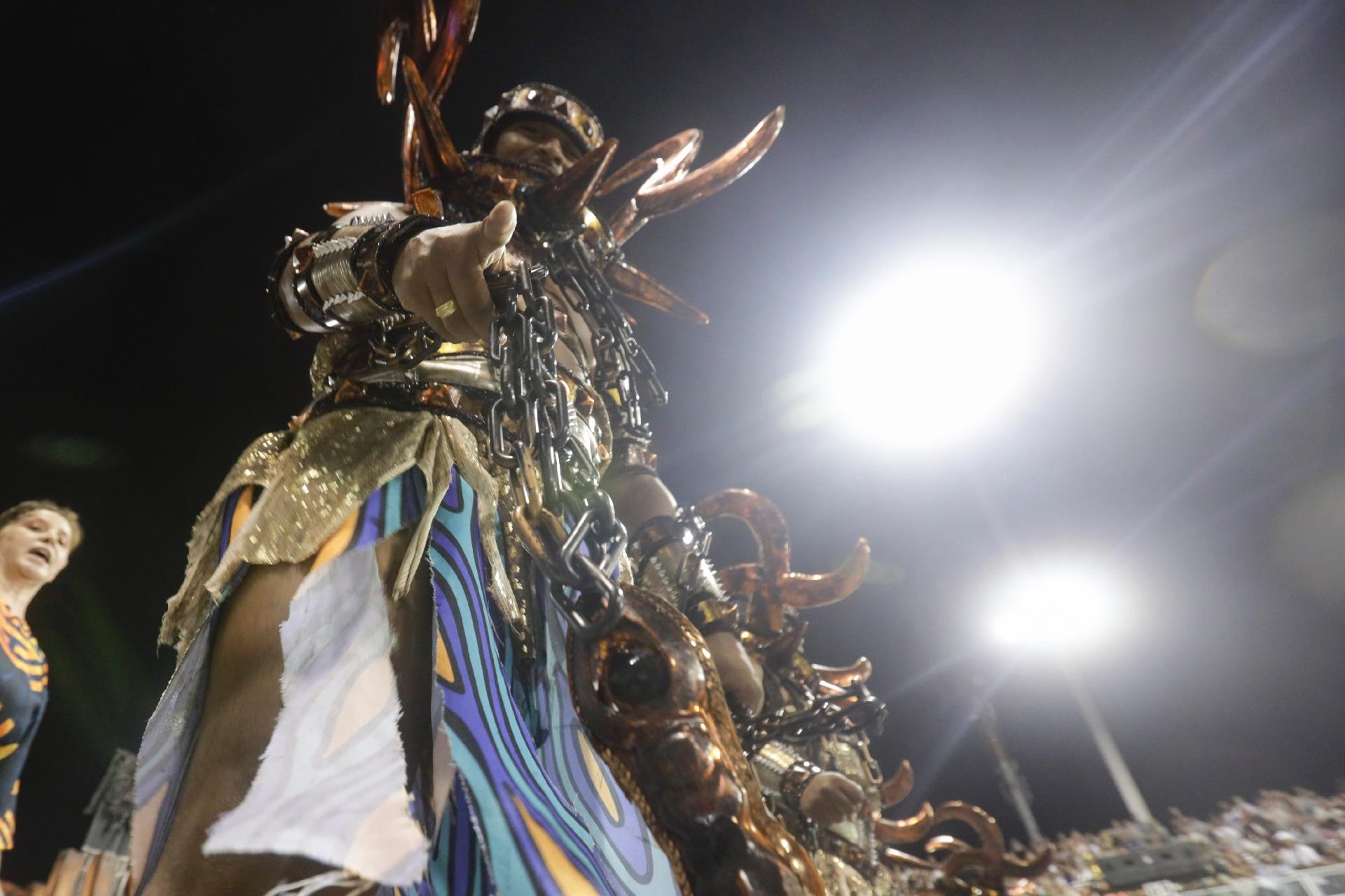 Enredo da Rosas de Ouro pede respeito e igualdade racial - Ricardo Matsukawa/UOL