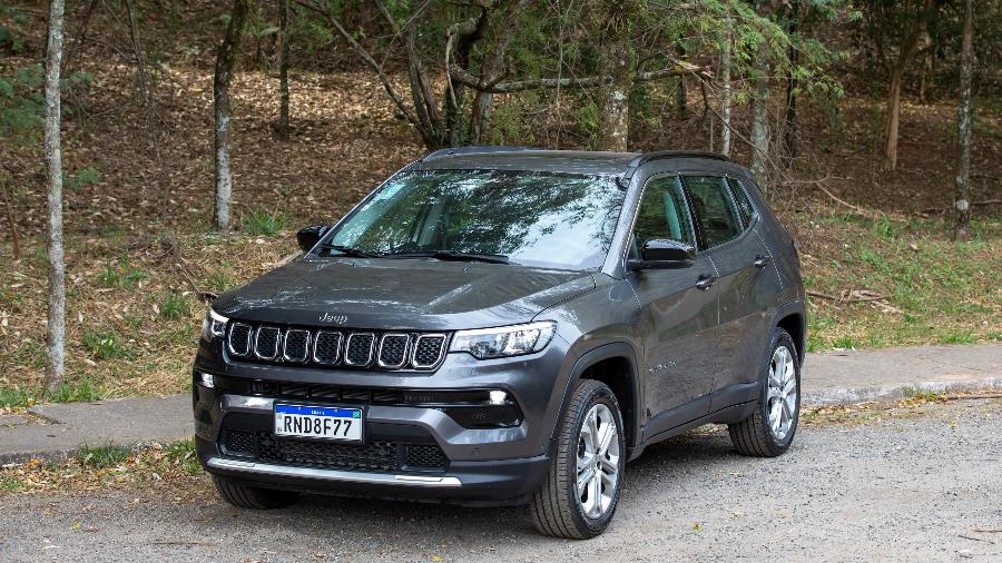 O Jeep Compass 4Xe foi lançado por quase R$ 350 mil, mas é vendido por R$ 284.640 - Marcelo Justo/UOL