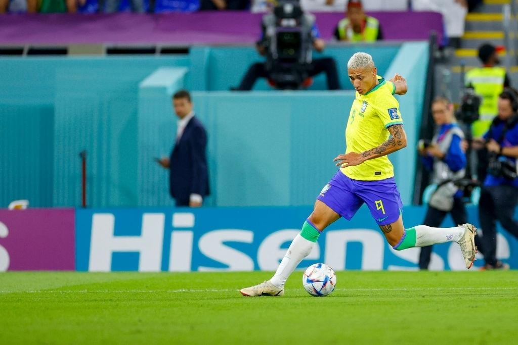 Richarlison controls the ball during a match between Brazil and Switzerland at the World Cup - Matteo Ciambelli/DeFodi Images via Getty Images