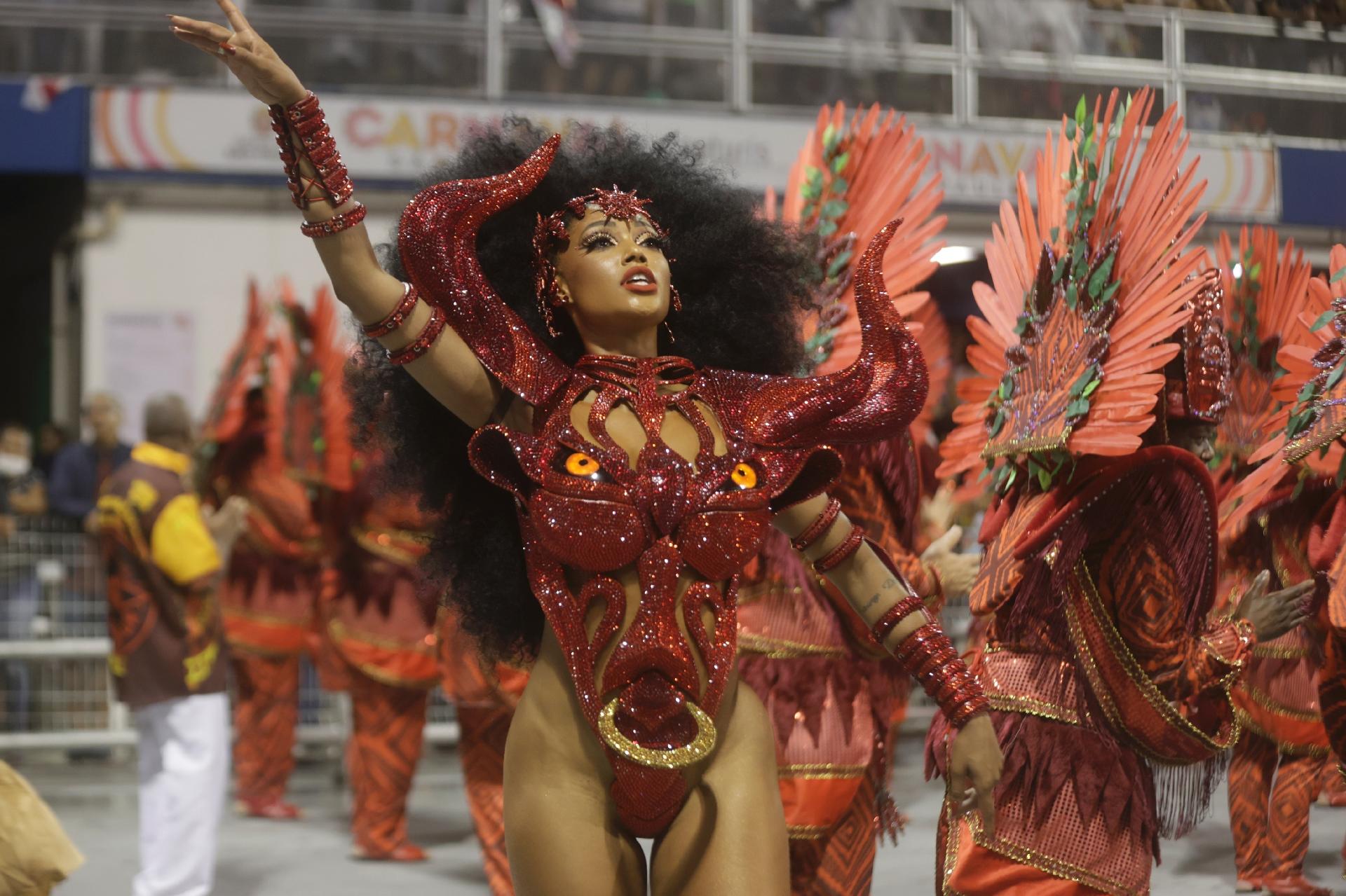 Pâmella Gomes é a rainha de bateria da Tom Maior - Ricardo Matsukawa/UOL