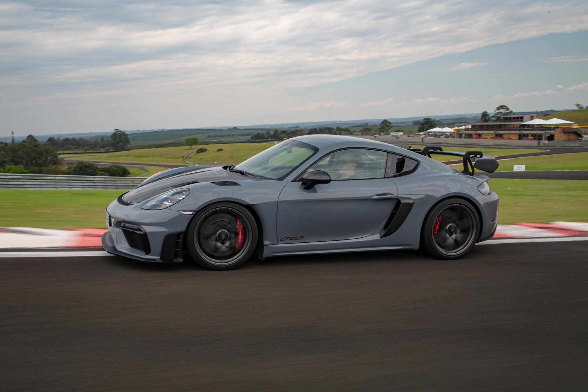 Porsche 718 Cayman GT4 RS - Divulgação