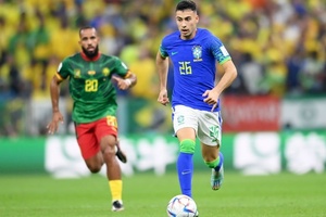Gabriel Martinelli em ação pelo Brasil surante partida contra Camarões - Michael Regan - FIFA/FIFA via Getty Images