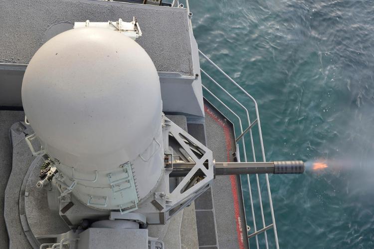 Um disparo durante testes nos sistemas de mísseis do USS Harry S. Truman Um disparo durante testes nos sistemas de mísseis do USS Harry S. Truman