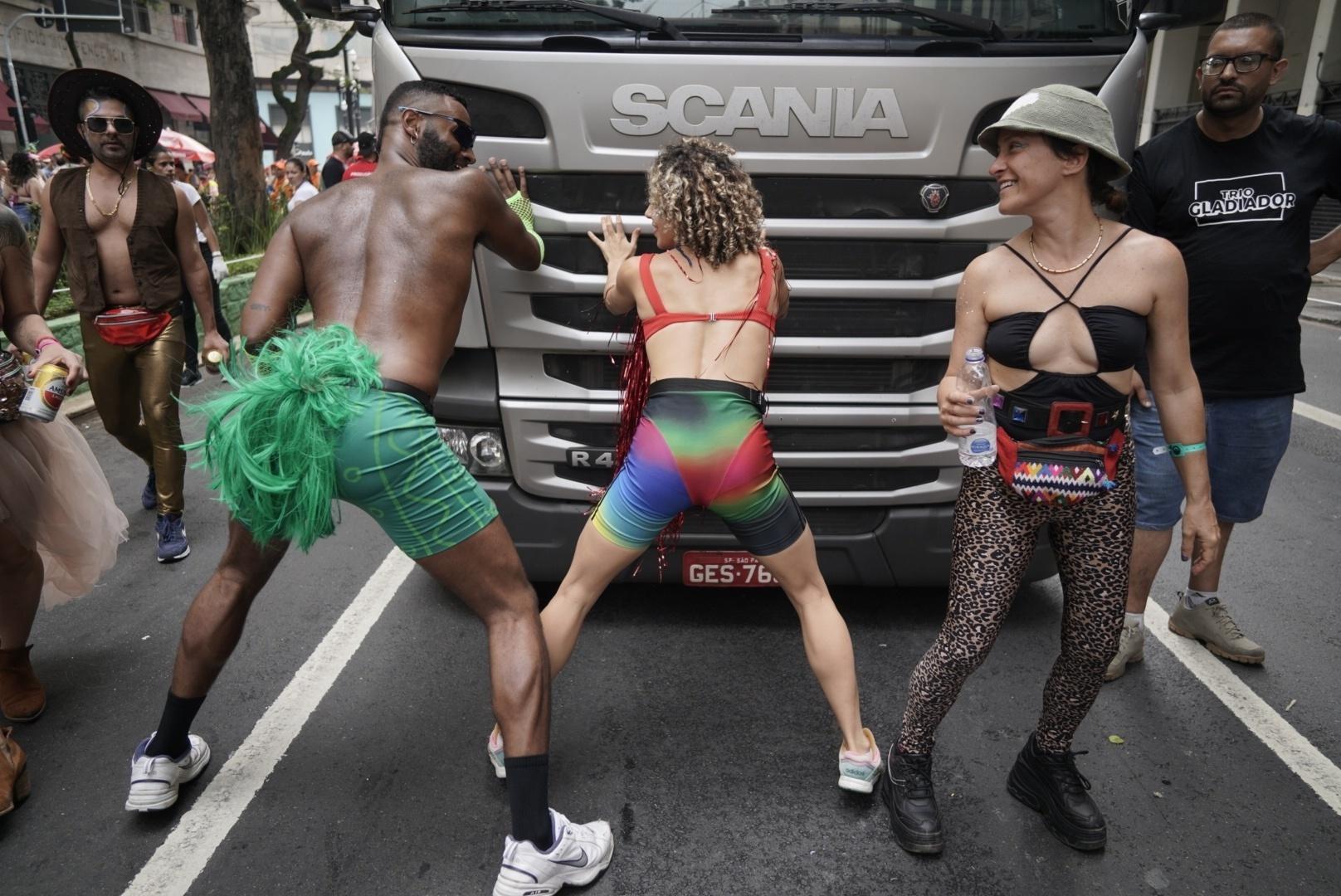 Foliões tomam as ruas de São Paulo durante o bloco Tarado Ni Você - Andre Porto/UOL