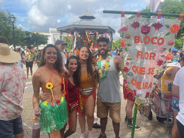 Foliões no Bloco De Hoje a Oito em Salvador  - Lari Couto / UOL