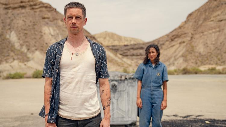 Orfeu (Killian Scott) e Riddy (Aurora Perrineau) são casal em 'KAOS' e na mitologia grega