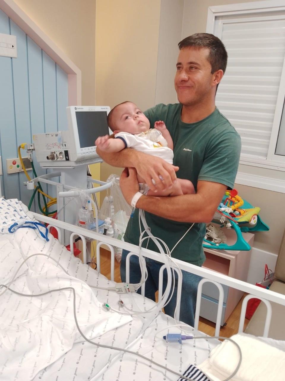 Alterações cardíacas, complicações e intervenções: bebê fica 9 meses na ...