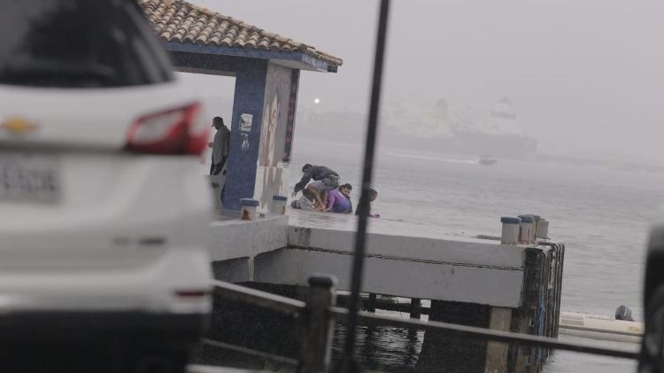 Pessoas sem máscara em Ilhabela - André Lucas/UOL - André Lucas/UOL