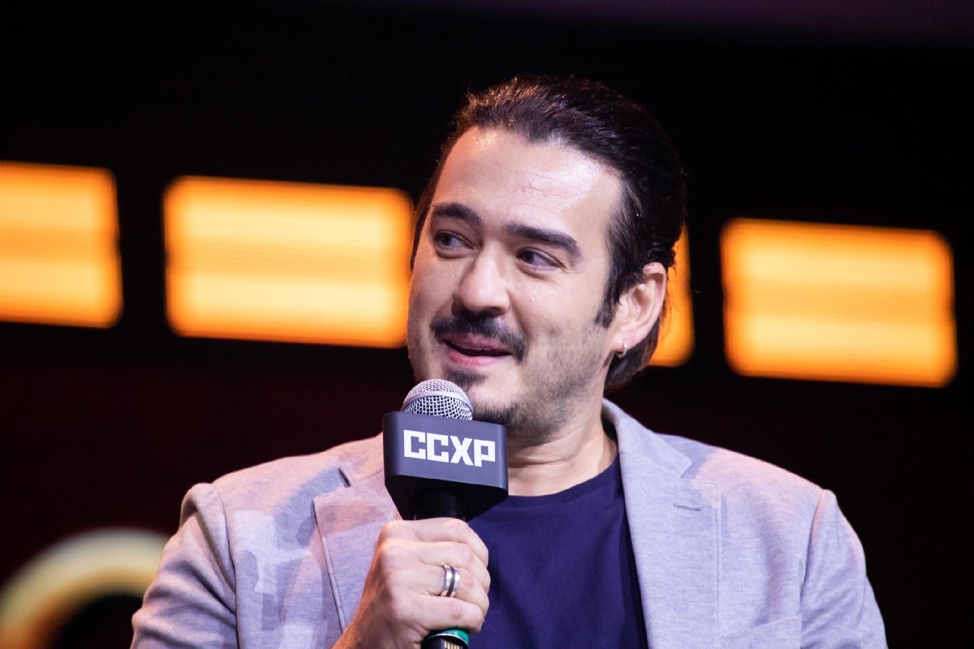 O dublador Marcos Veras no painel de 'Gato de Botas 2: O Último Pedido' na CCXP - Patrícia Devoraes/Brazil News