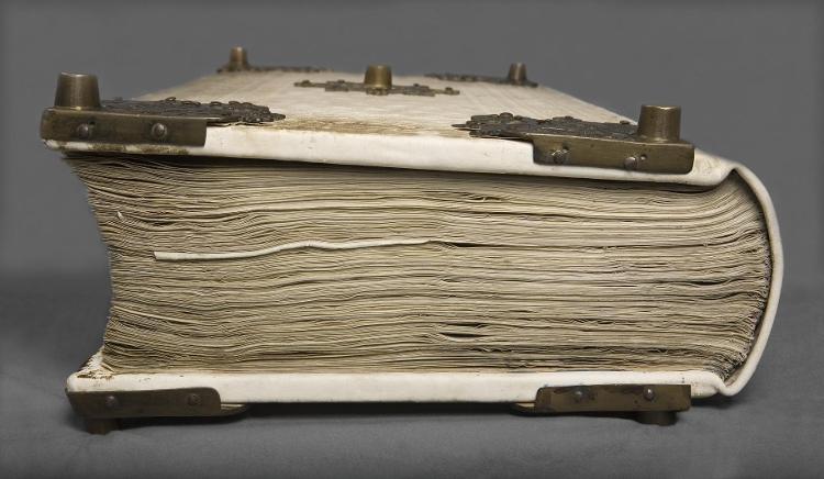 As proporções da obra podem ter assustado as pessoas na Idade Média e dado origem à sua lenda