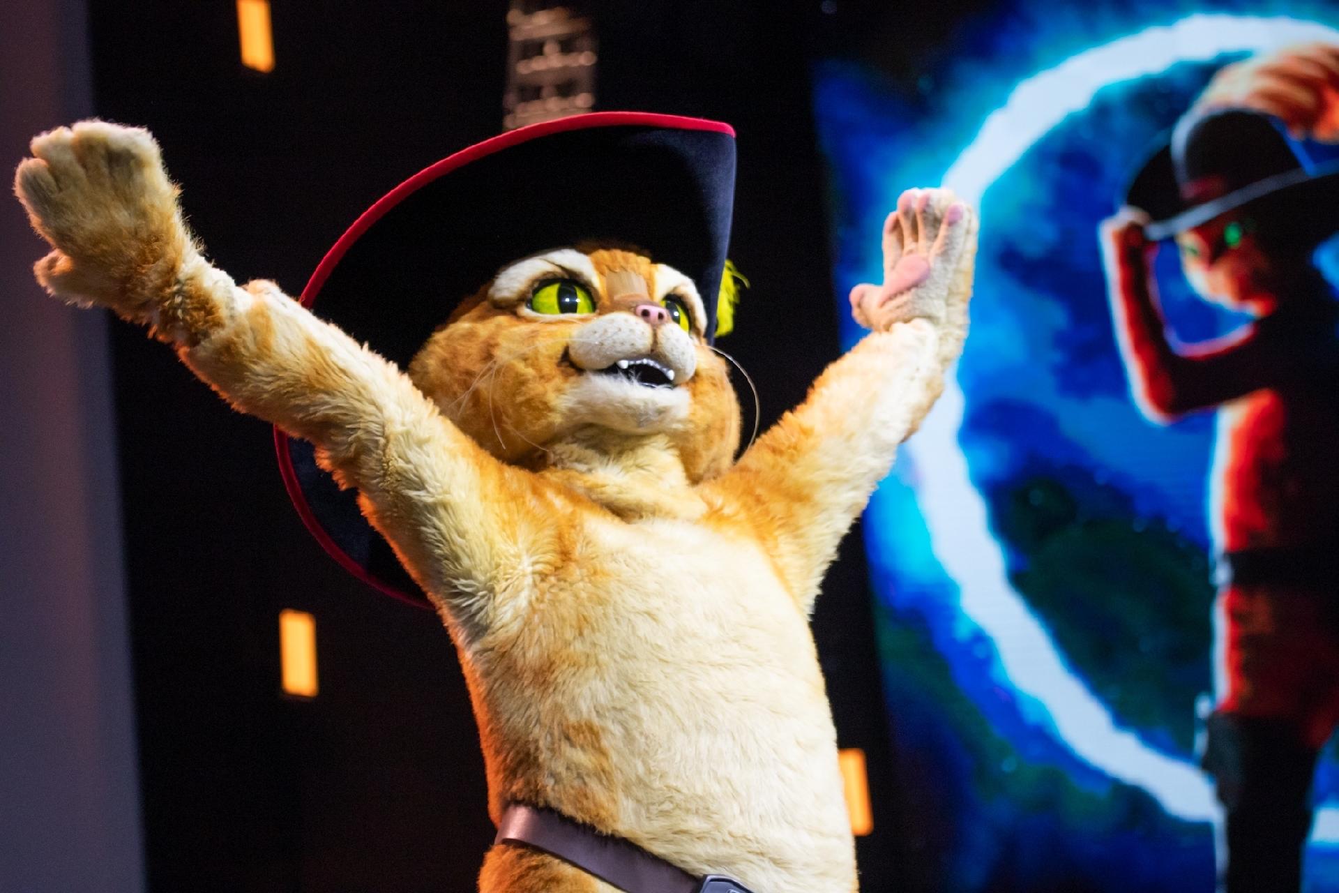 O Gato de Botas marcou presença no terceiro dia de CCXP 22 - Patrícia Devoraes/Brazil News